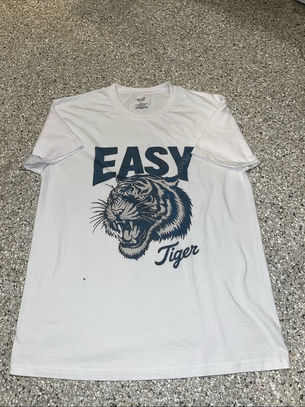 Women’s Oversized White Graphic Short Sleeve Tee